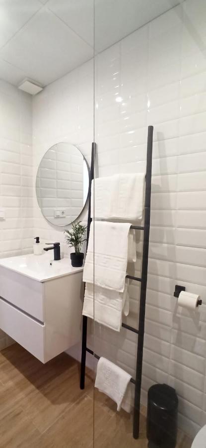 Limerencia: tu hogar en este blanco pueblo Frigiliana Exterior foto